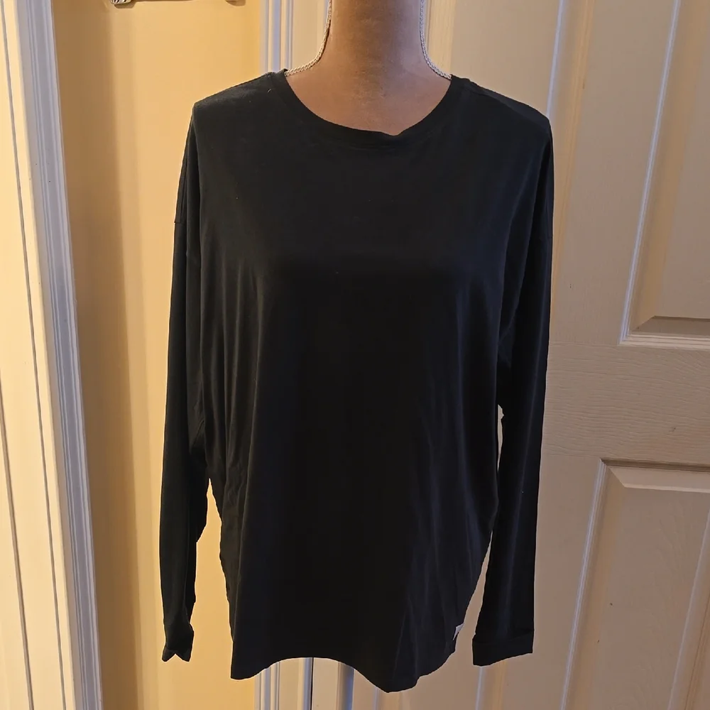 NWOT Vuori Oversized Black Long Sleeve Crewneck Tee - Picture 1 of 7